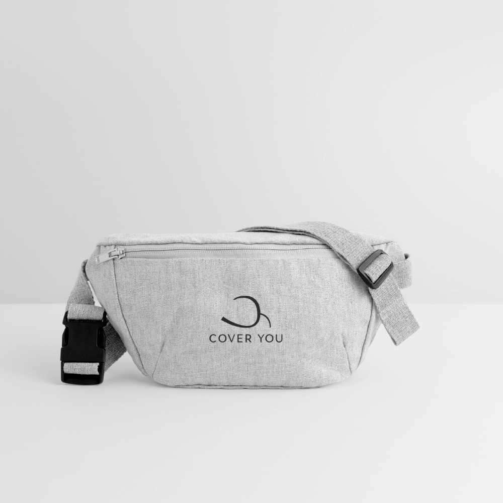 Sac banane COVER YOU gris chiné posé de trois-quarts, sangle et boucle à clip visibles