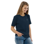 T-shirt unisexe Le Chapeau Panama orange en coton bio, coloris French Navy, vu de trois quarts face